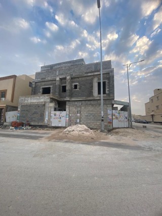 فيلا عظم للبيع بحي العارض